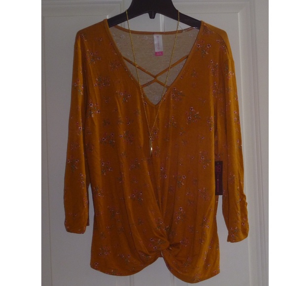 Juniors No Boundaries Twist Front Top Flowers Size XS XL XXXL 21 Golden Oak NWT - Picture 1 of 1